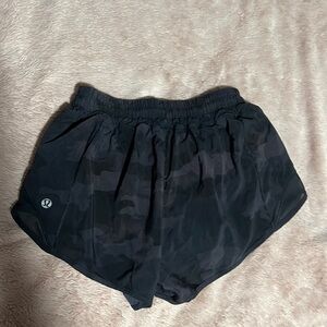 Lululemon shorts size 4 reg no flaws